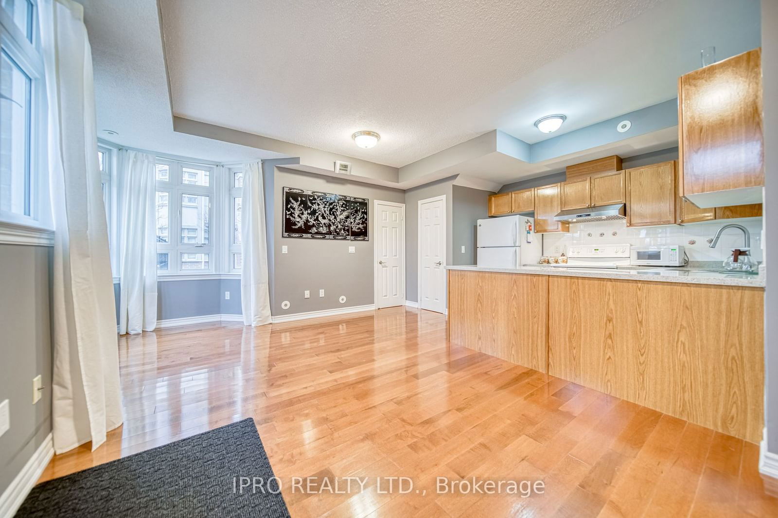 1947 Lawrence Ave, unit #2 for sale