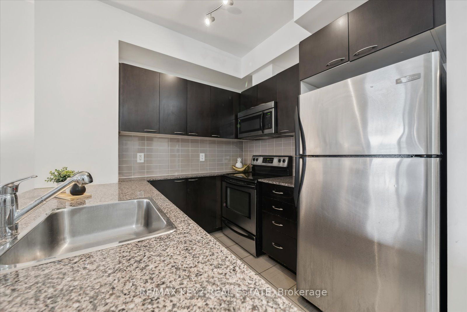 385 Prince Of Wales Dr, unit 321 for sale