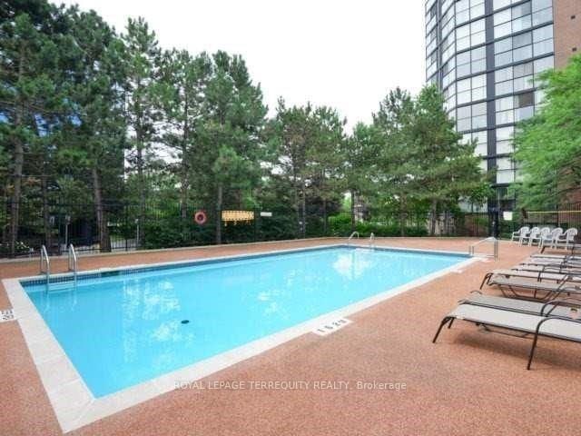 2091 Hurontario St, unit PH06 for rent