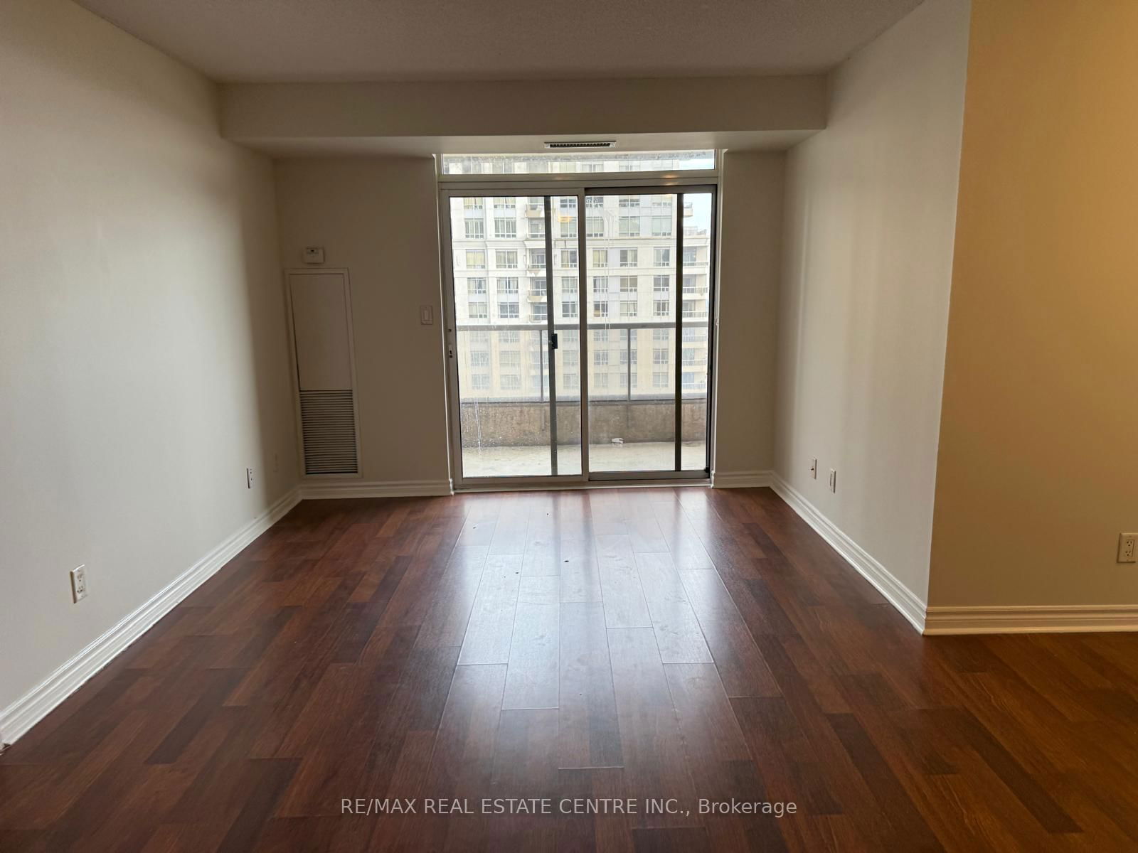 3888 Duke Of York Blvd, unit 2531 for rent