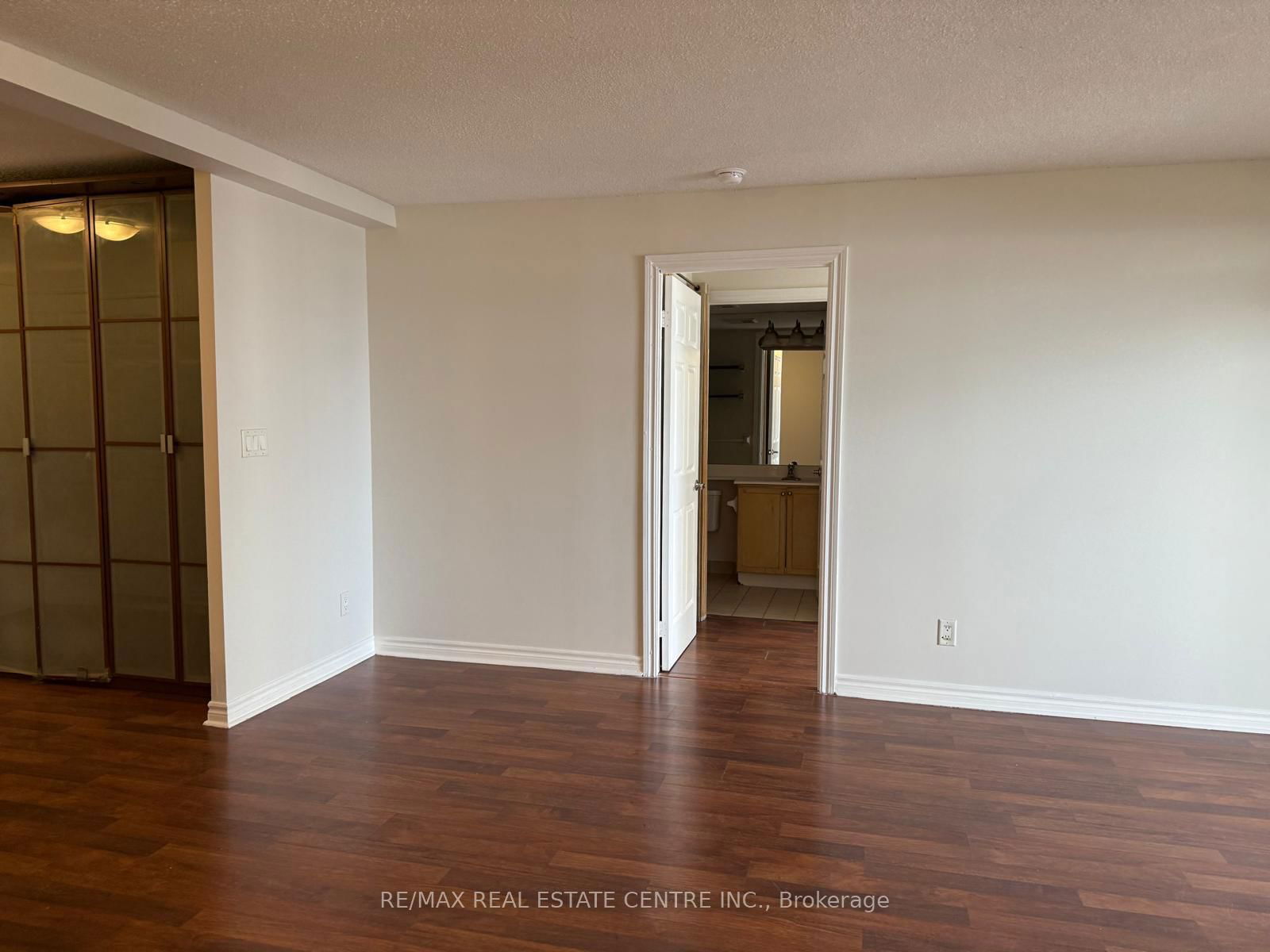 3888 Duke Of York Blvd, unit 2531 for rent