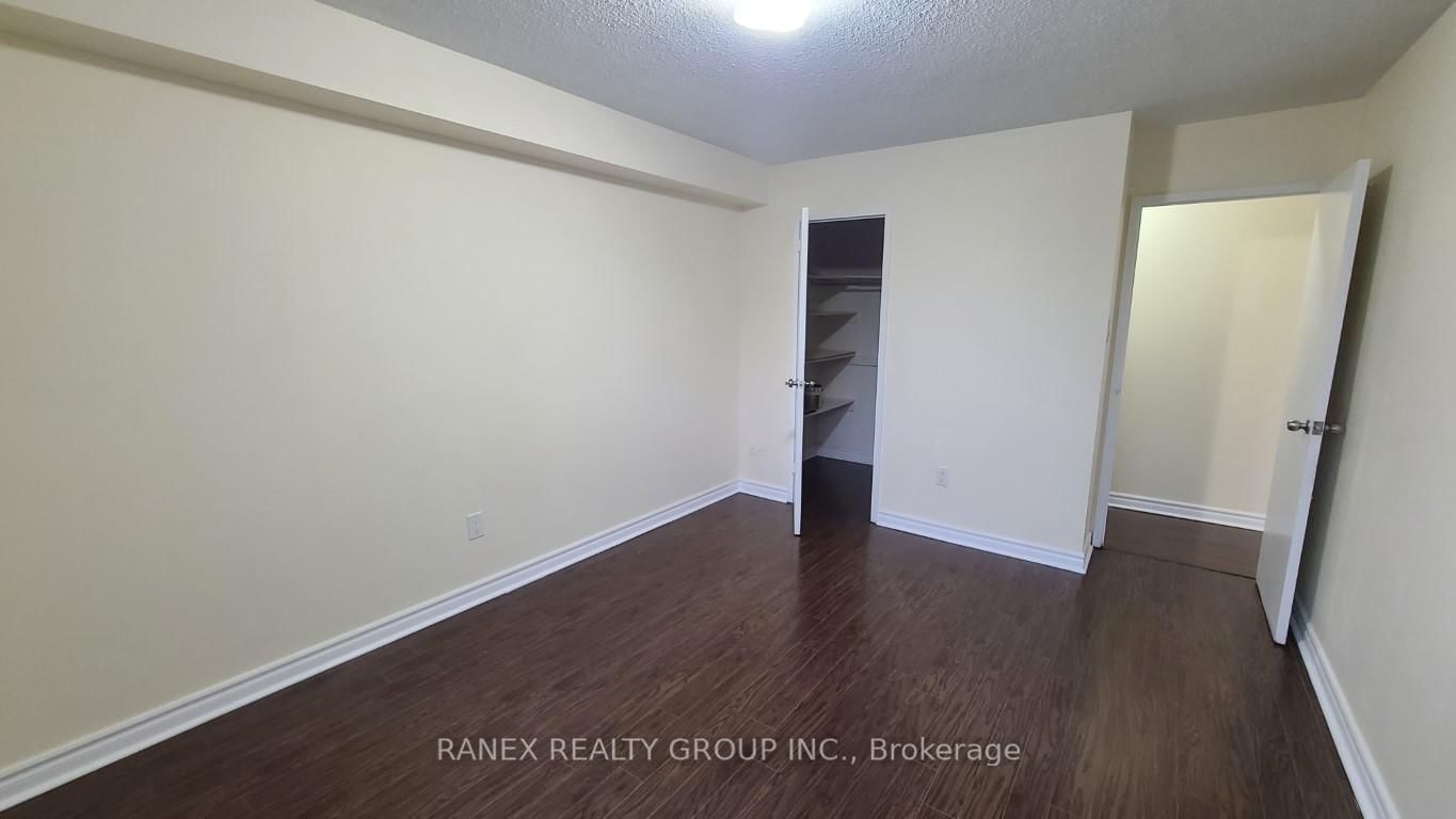 25 Kensington Rd, unit 310 for rent