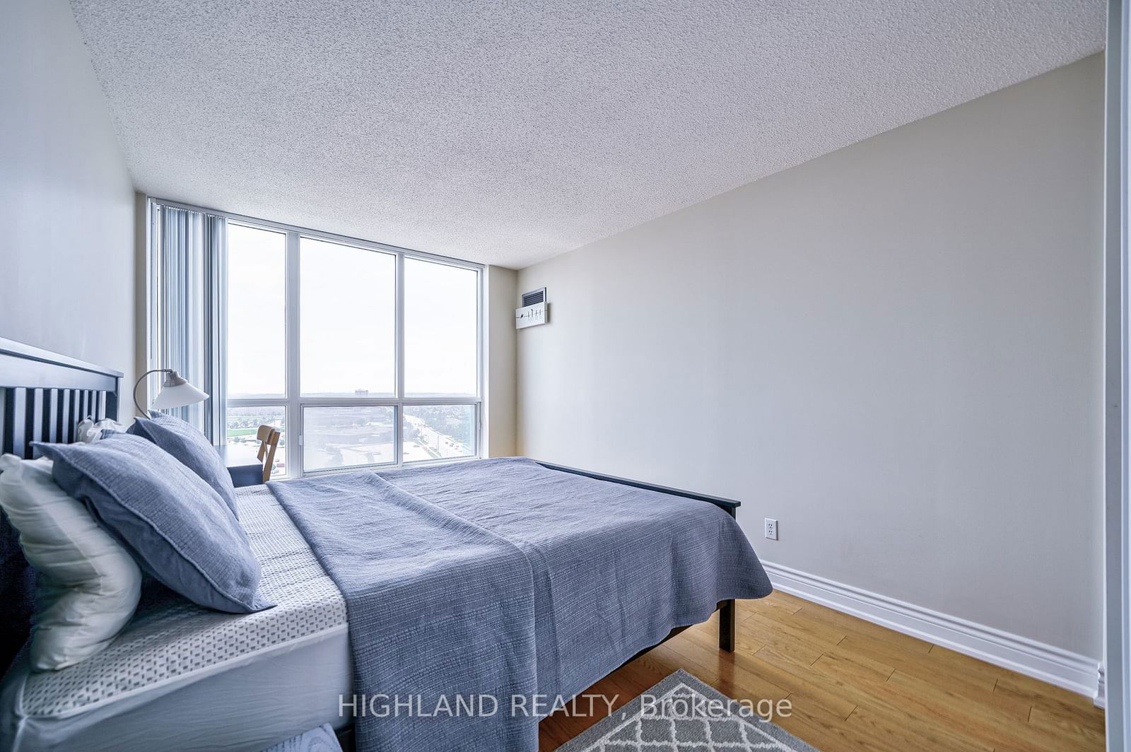 2545 Erin Centre Blvd, unit Ph06 for sale