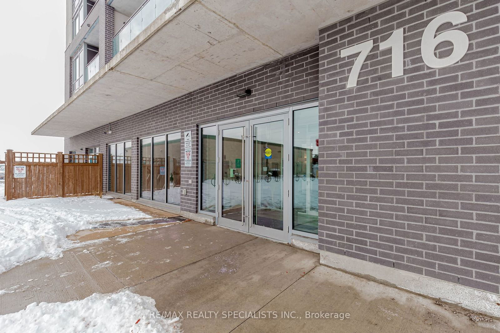 716 Main St E, unit 711 for sale