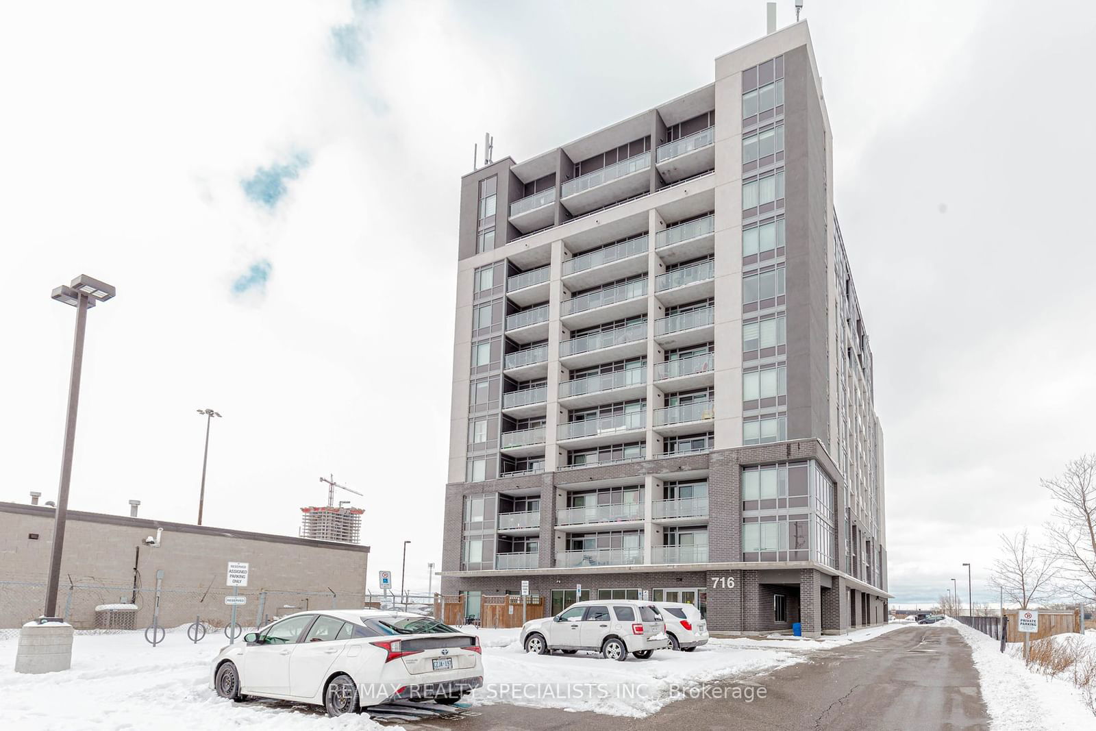 716 Main St E, unit 711 for sale