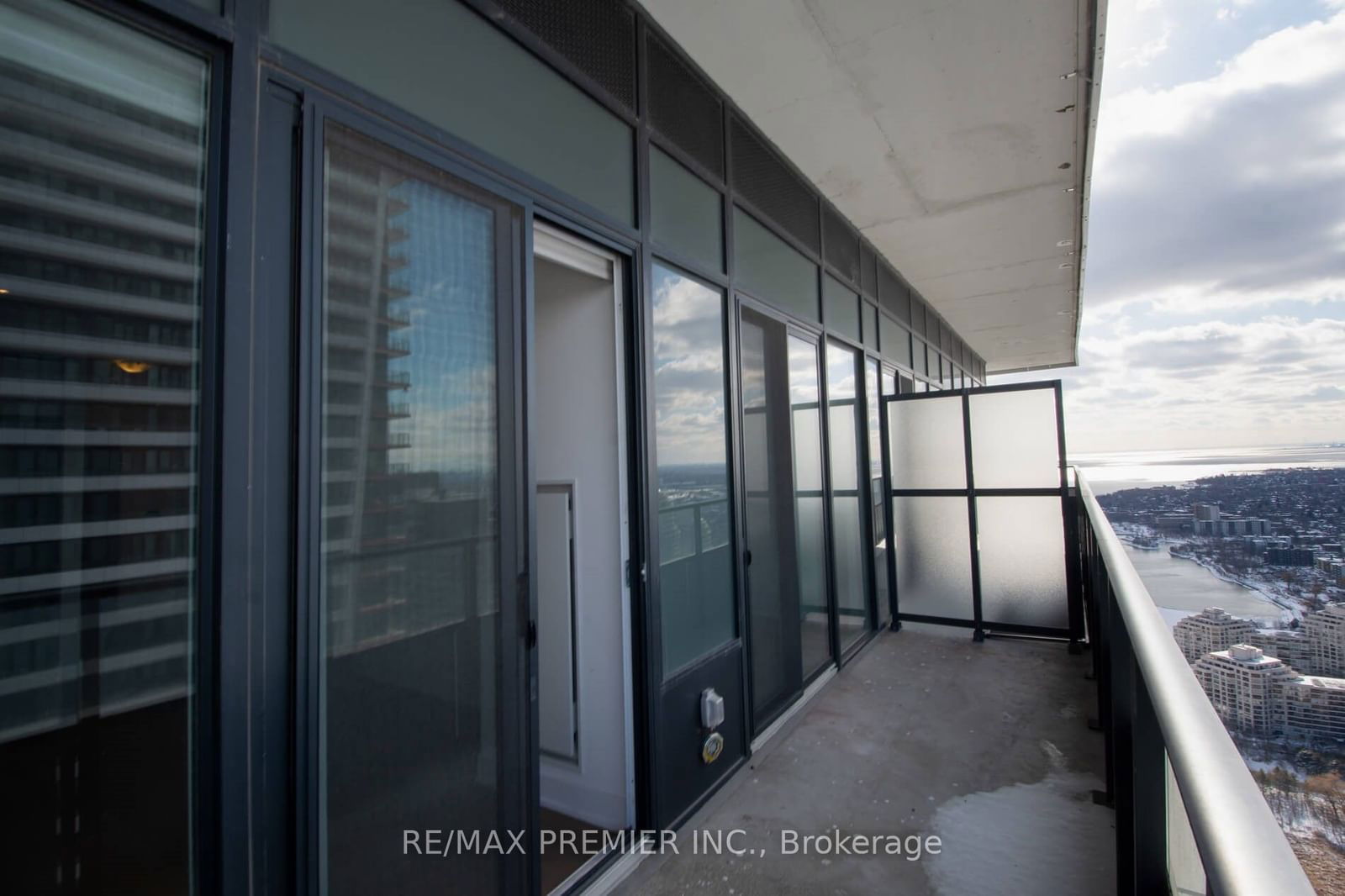 20 Shore Breeze Dr, unit LPH02B for rent