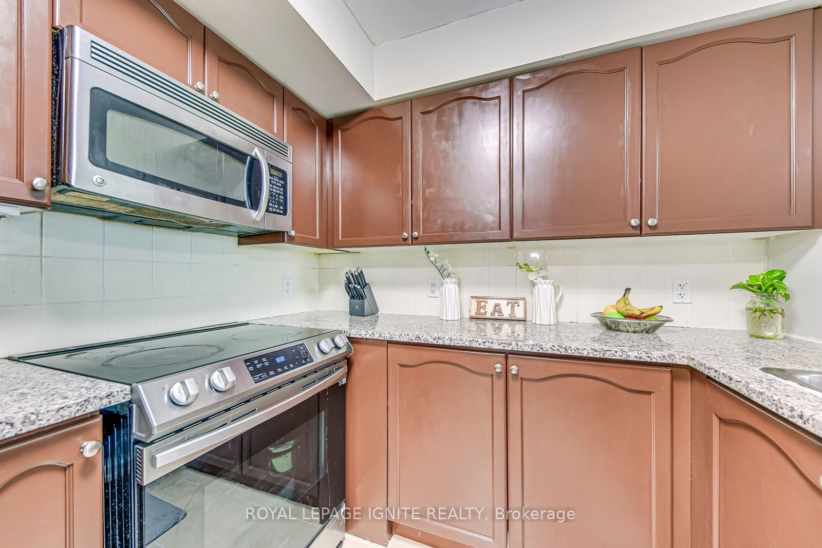 335 Rathburn Rd W, unit 1009 for sale