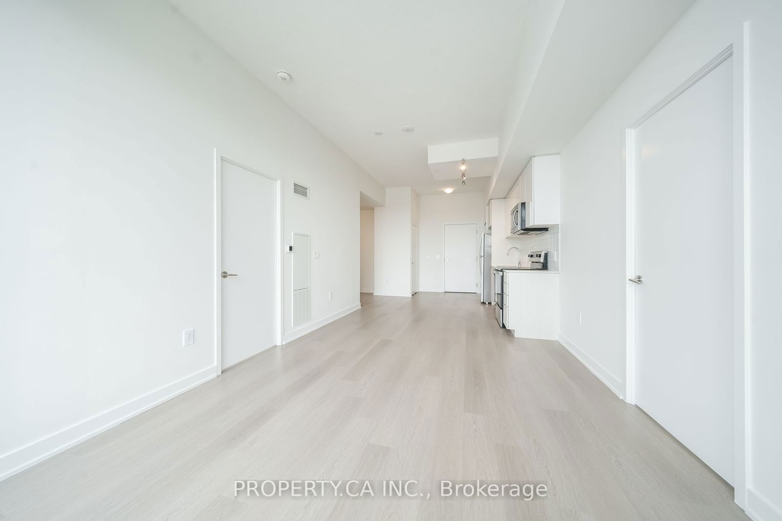 859 The Queensway, unit 816 for rent