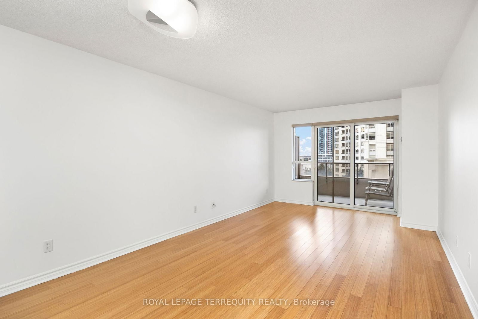 25 Kingsbridge Gardens Circ, unit 523 for rent