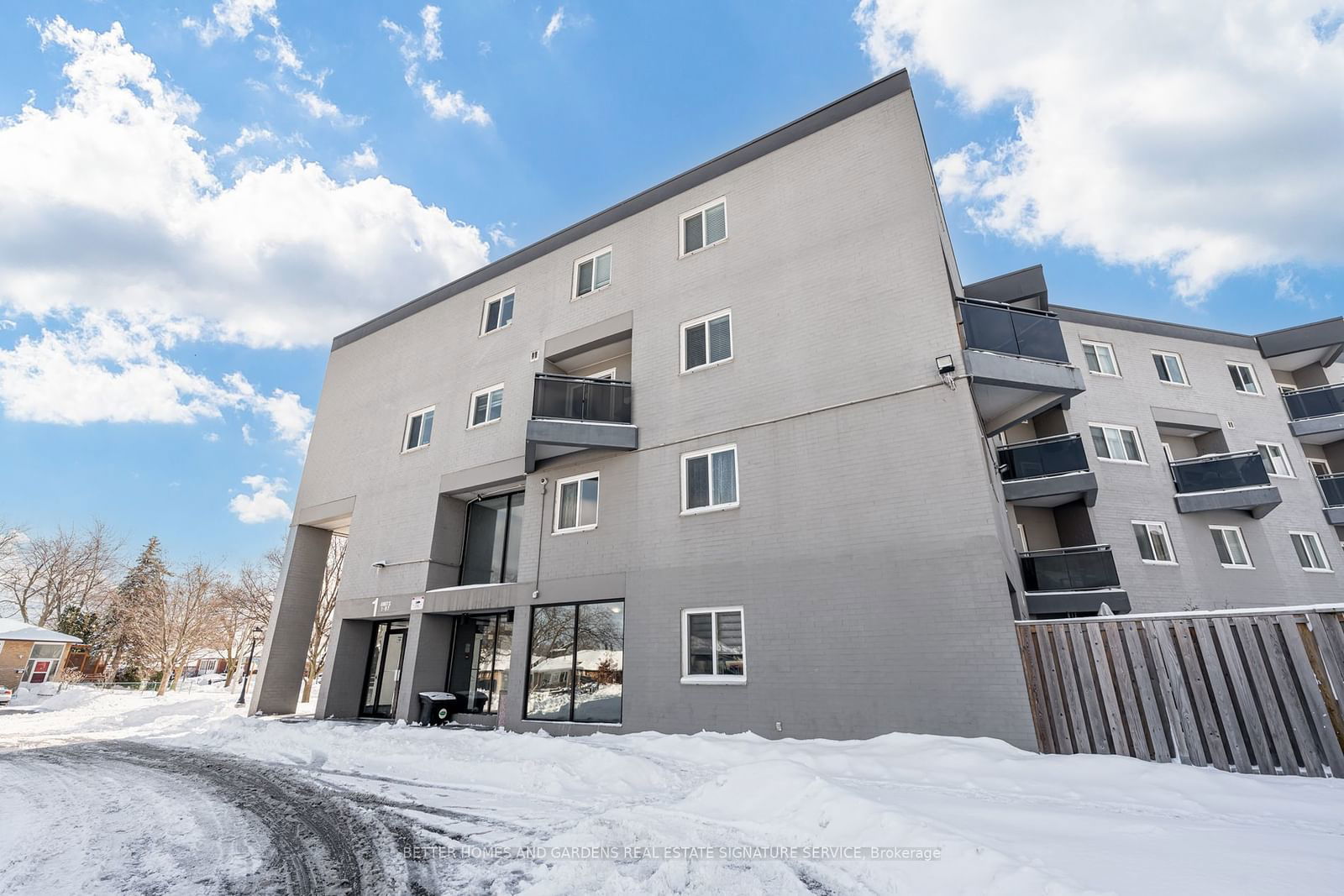 2001 Bonnymede Dr, unit 15 for sale