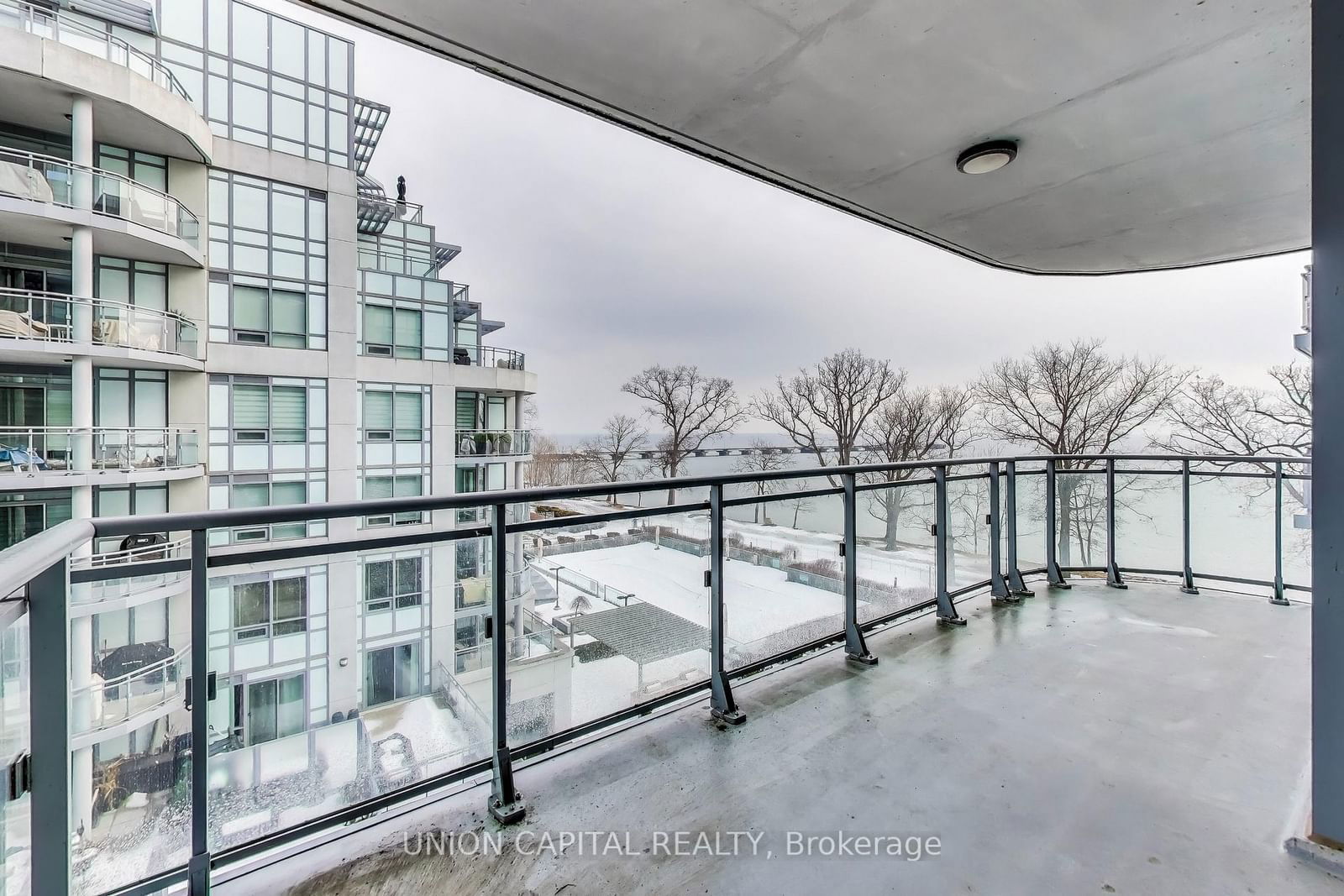 3500 Lakeshore Rd W, unit 525 for rent