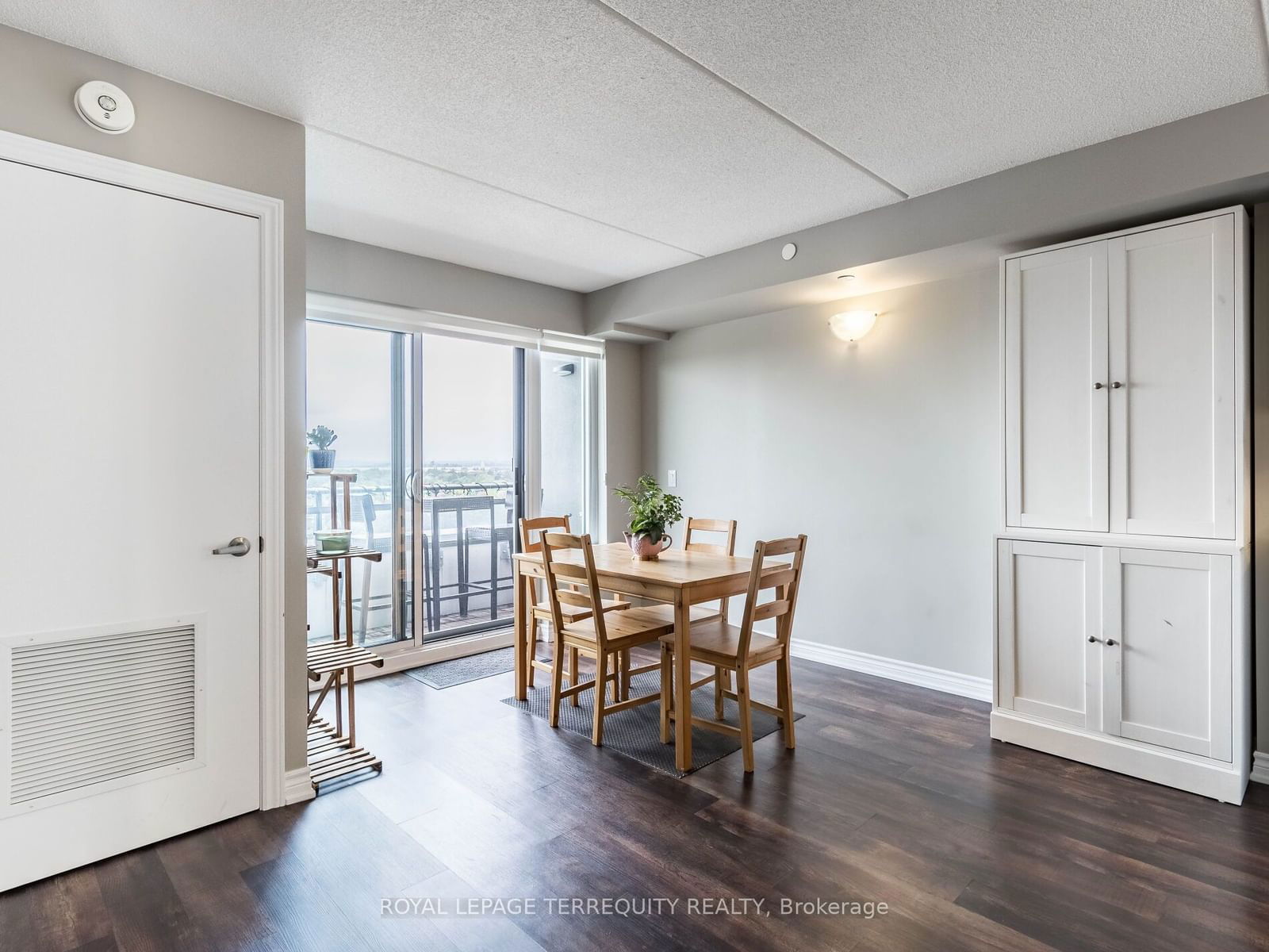 716 Main St E, unit 1008 for sale