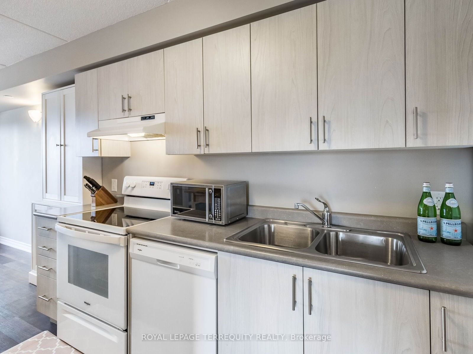 716 Main St E, unit 1008 for sale