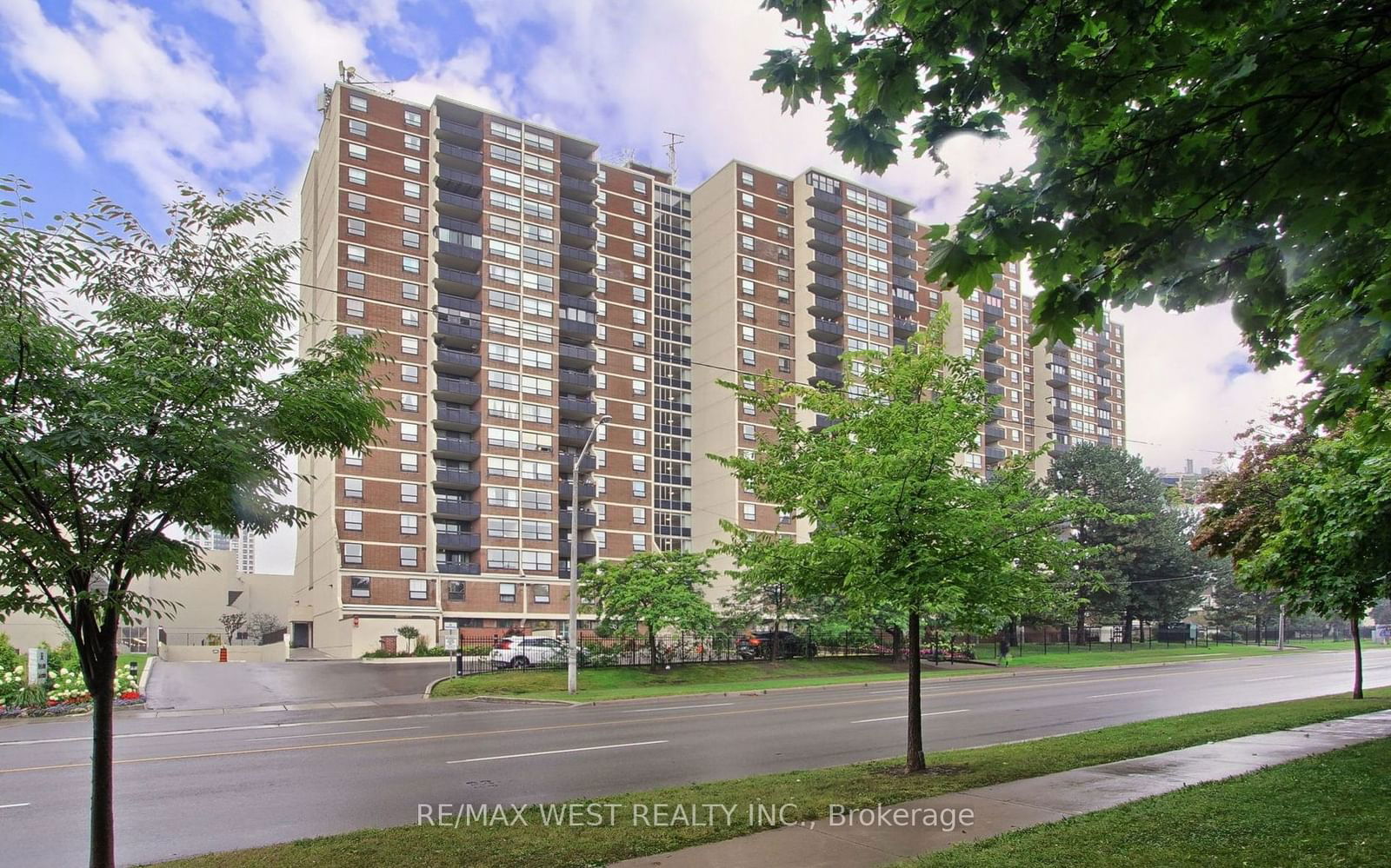 362 THE EAST MALL, unit 1008 for rent