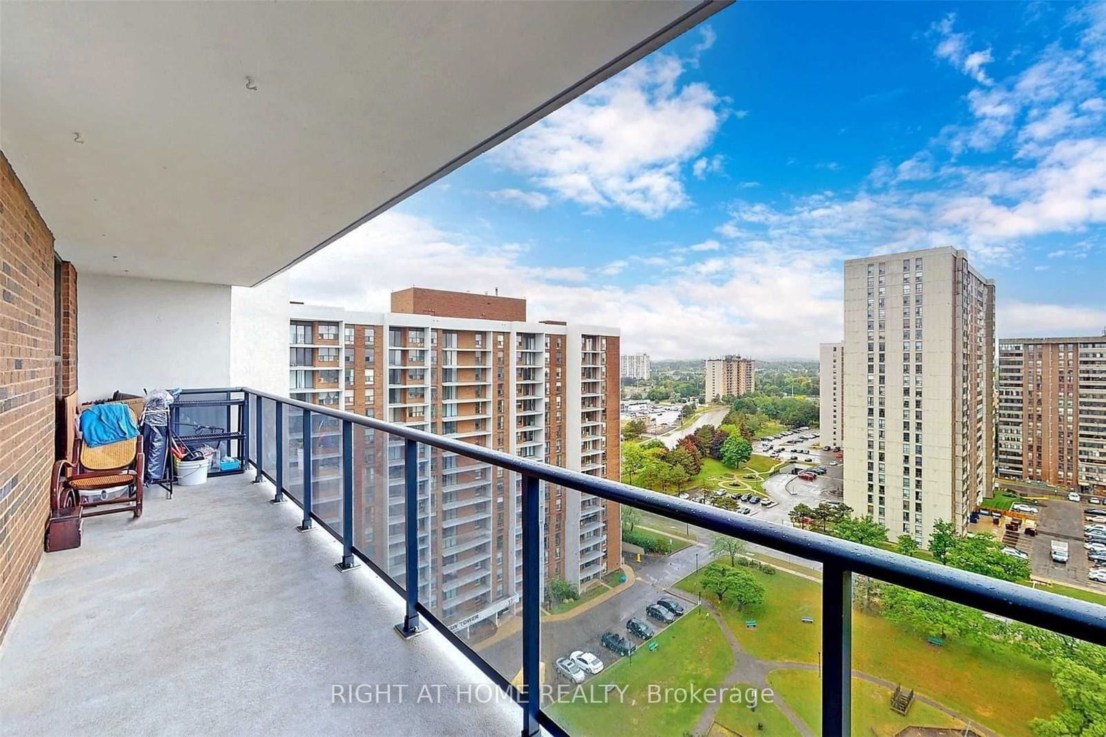 21 Knightsbridge Rd, unit 1806 for rent