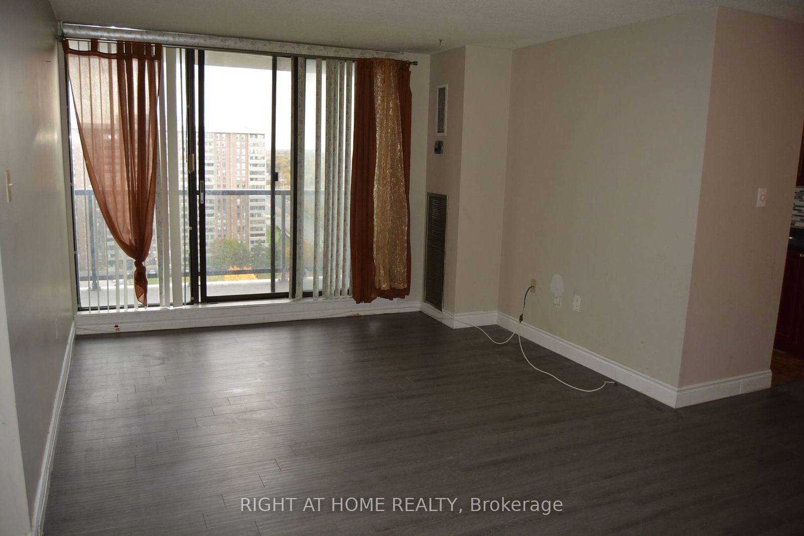 21 Knightsbridge Rd, unit 1806 for rent