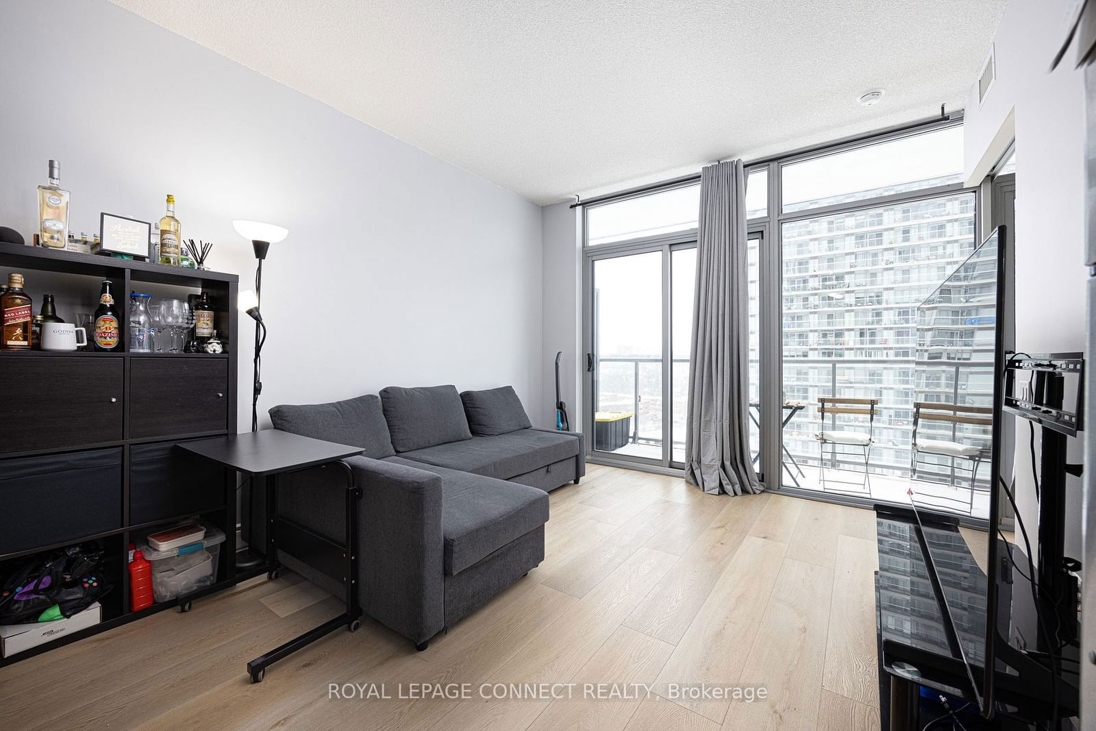 105 The Queensway, unit 1215 for sale