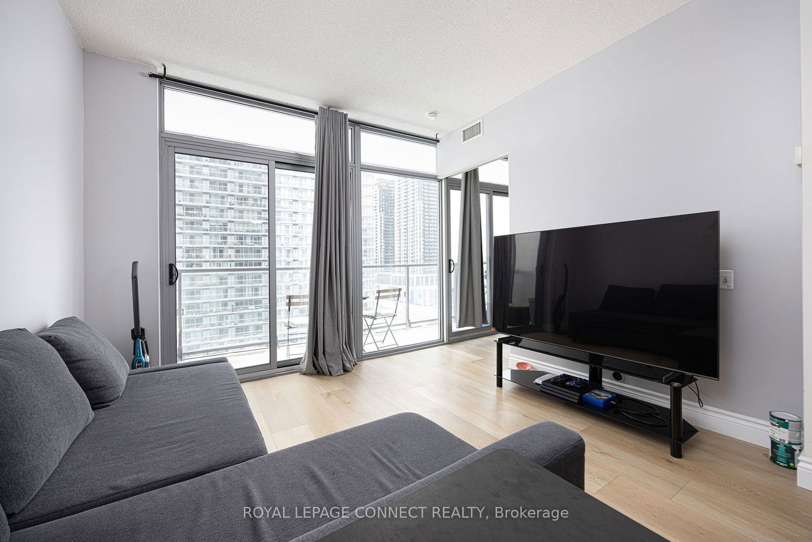 105 The Queensway, unit 1215 for sale