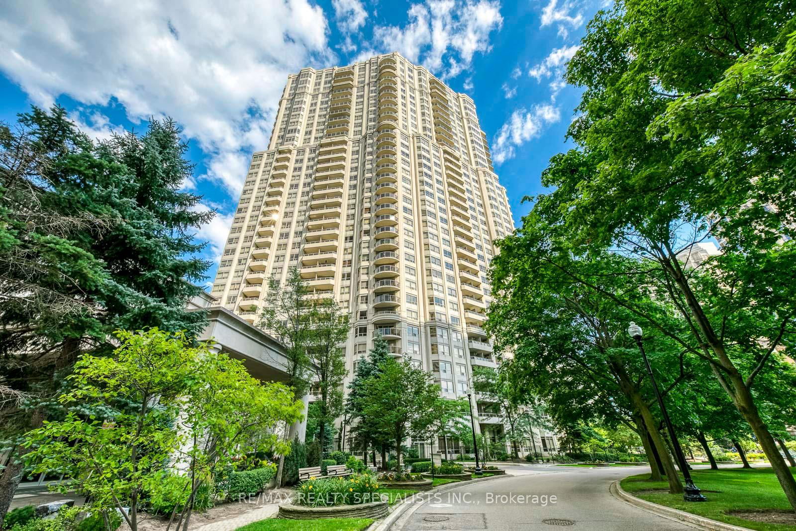 25 Kingsbridge Garden Circ, unit 1127 for sale