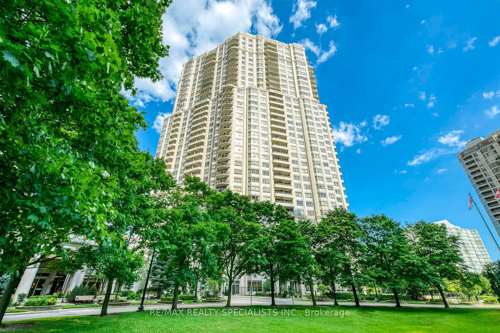 25 Kingsbridge Garden Circ, unit 1127 for sale