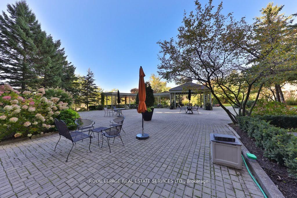 2511 Lakeshore Rd W, unit 214 for sale