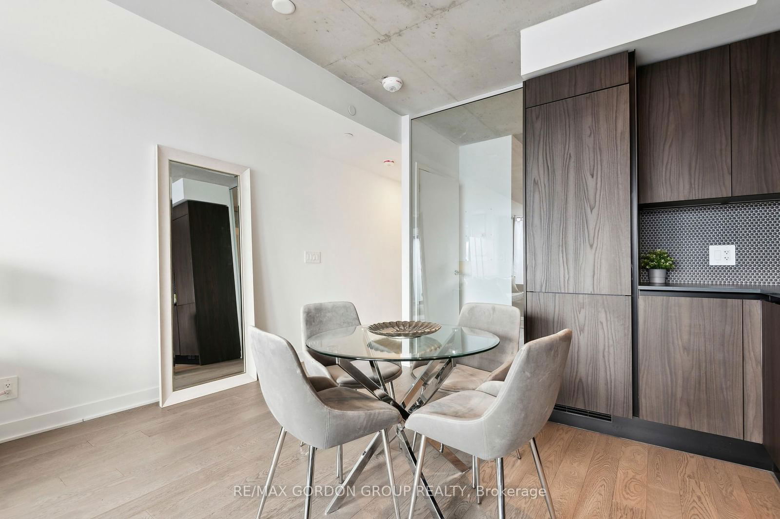 2720 Dundas St W, unit 423 for sale