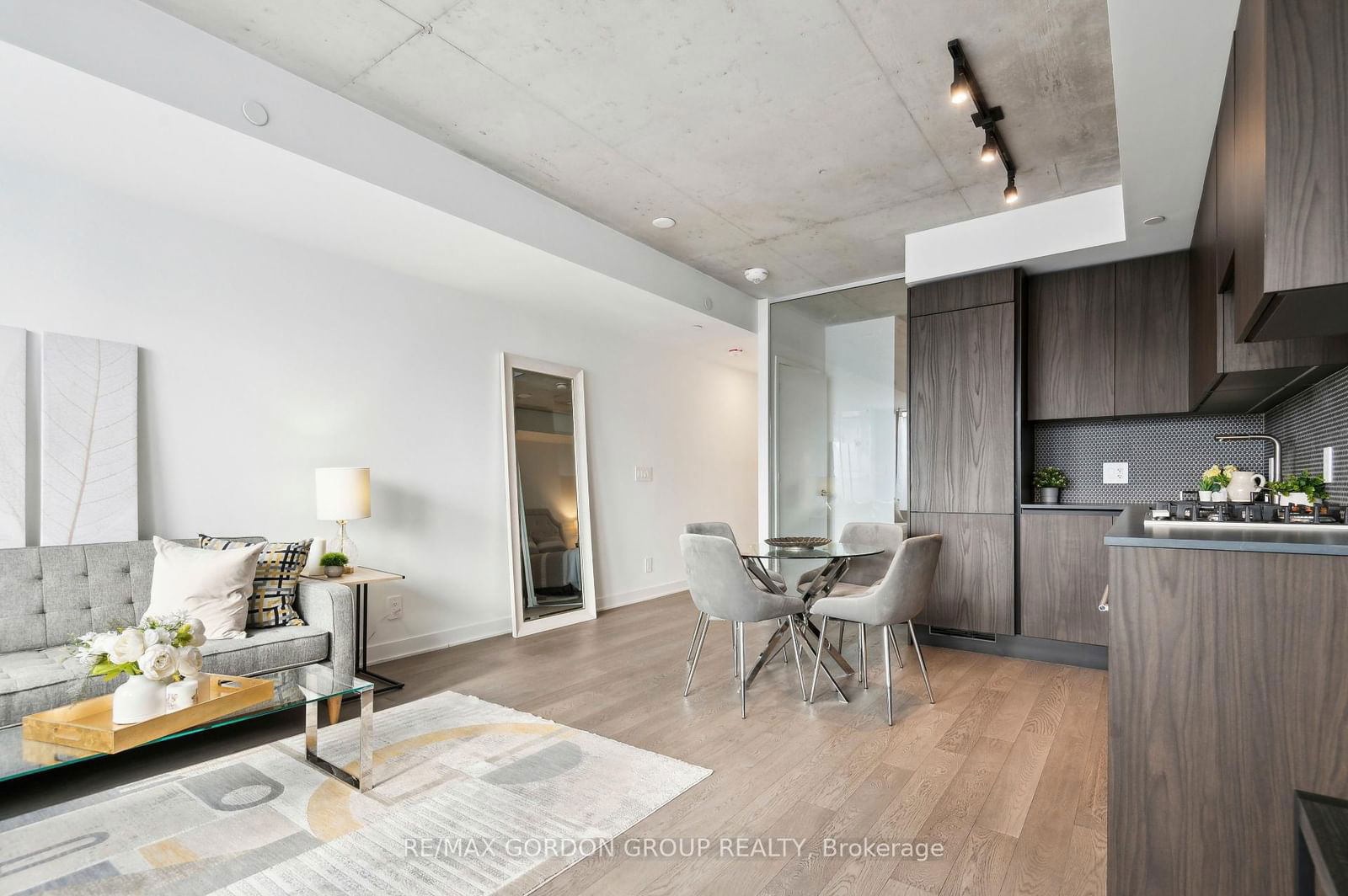 2720 Dundas St W, unit 423 for sale