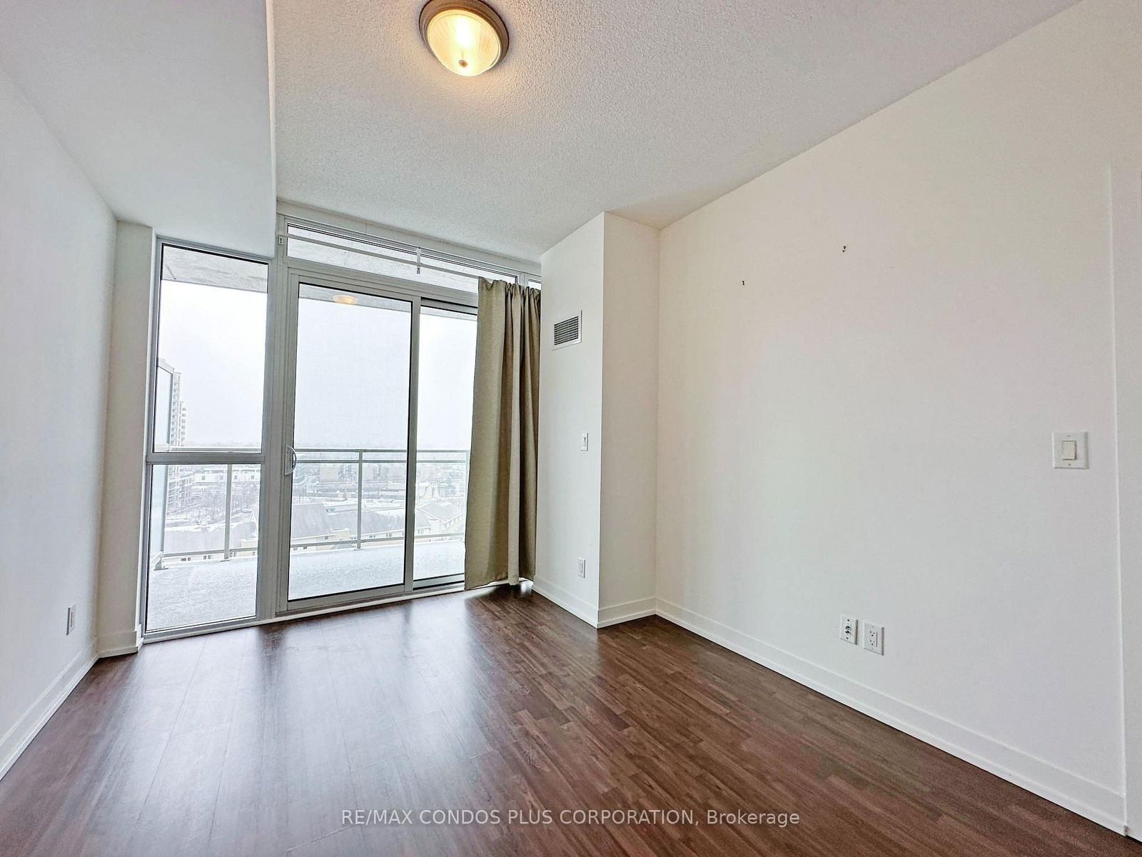 5101 Dundas St W, unit 908 for rent