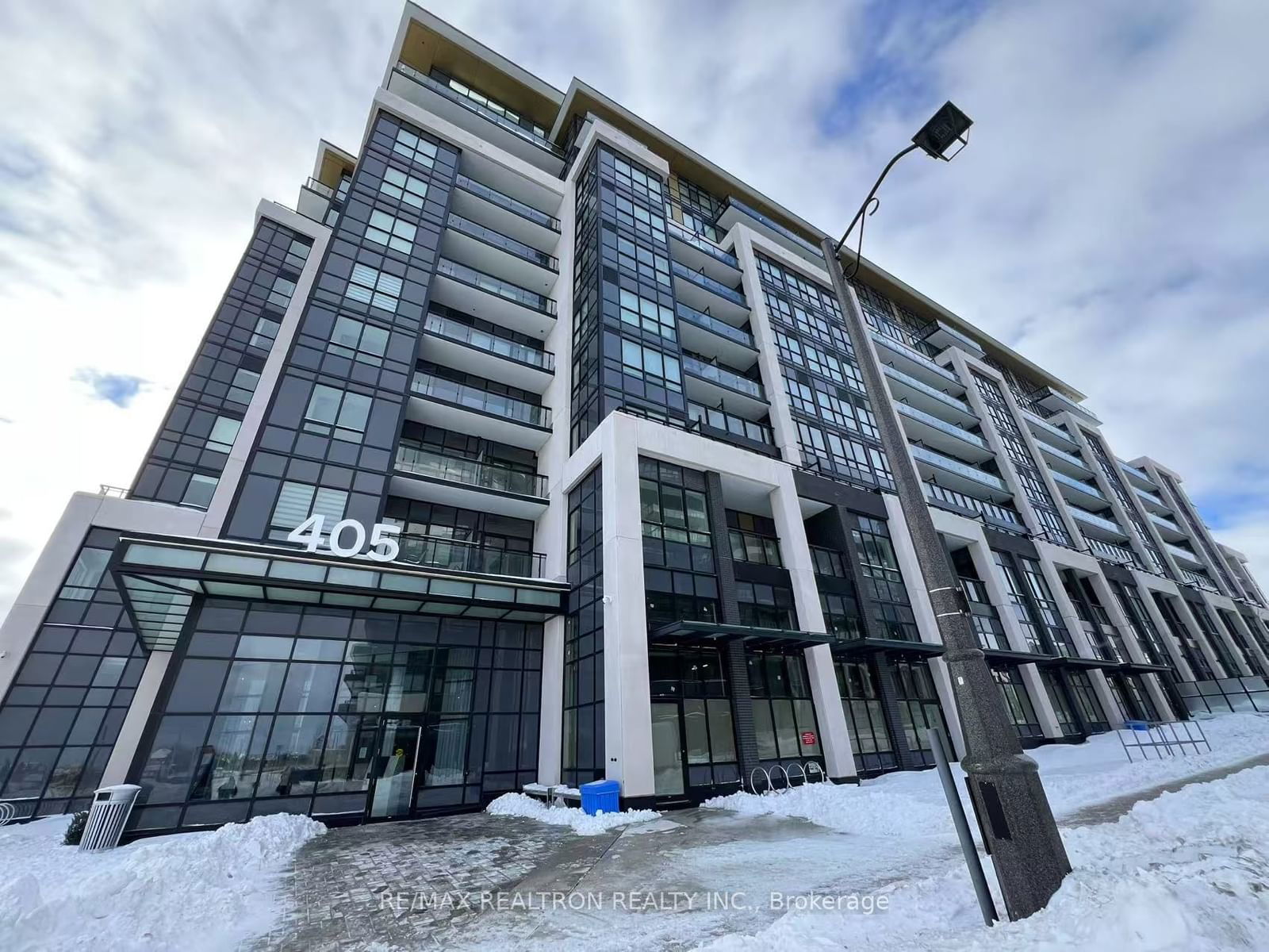 405 Dundas St W, unit 231 for rent