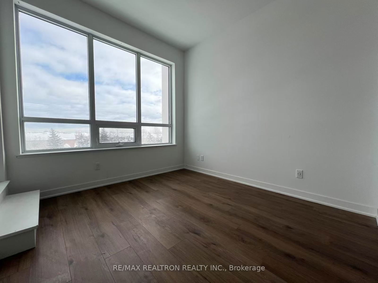 405 Dundas St W, unit 231 for rent