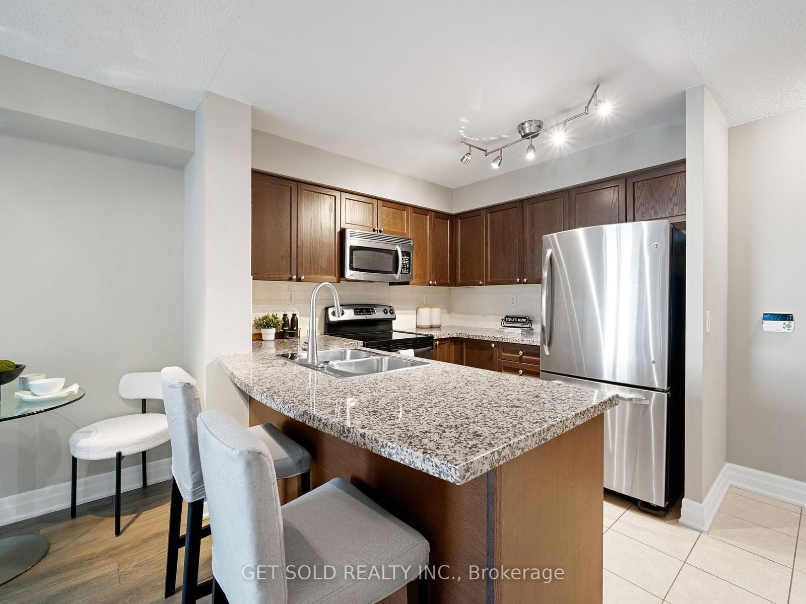 5 Michael Power Pl, unit 906 for sale