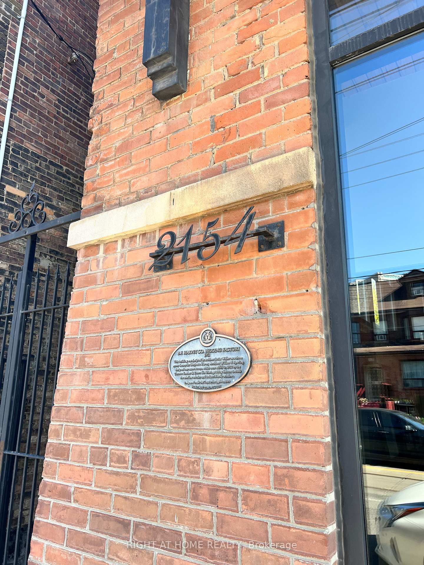 2154 Dundas St W, unit 406 for rent