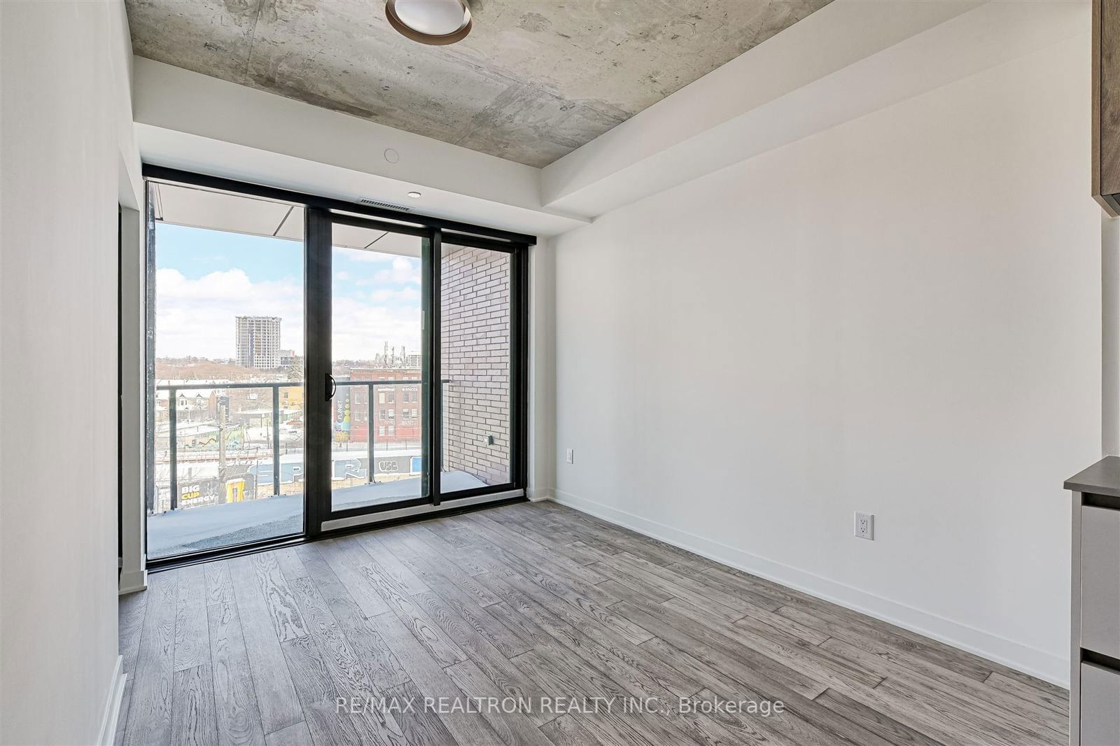 2625 Dundas St W, unit 611 for rent