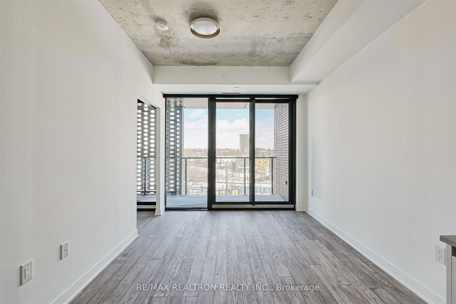 2625 Dundas St W, unit 611 for rent