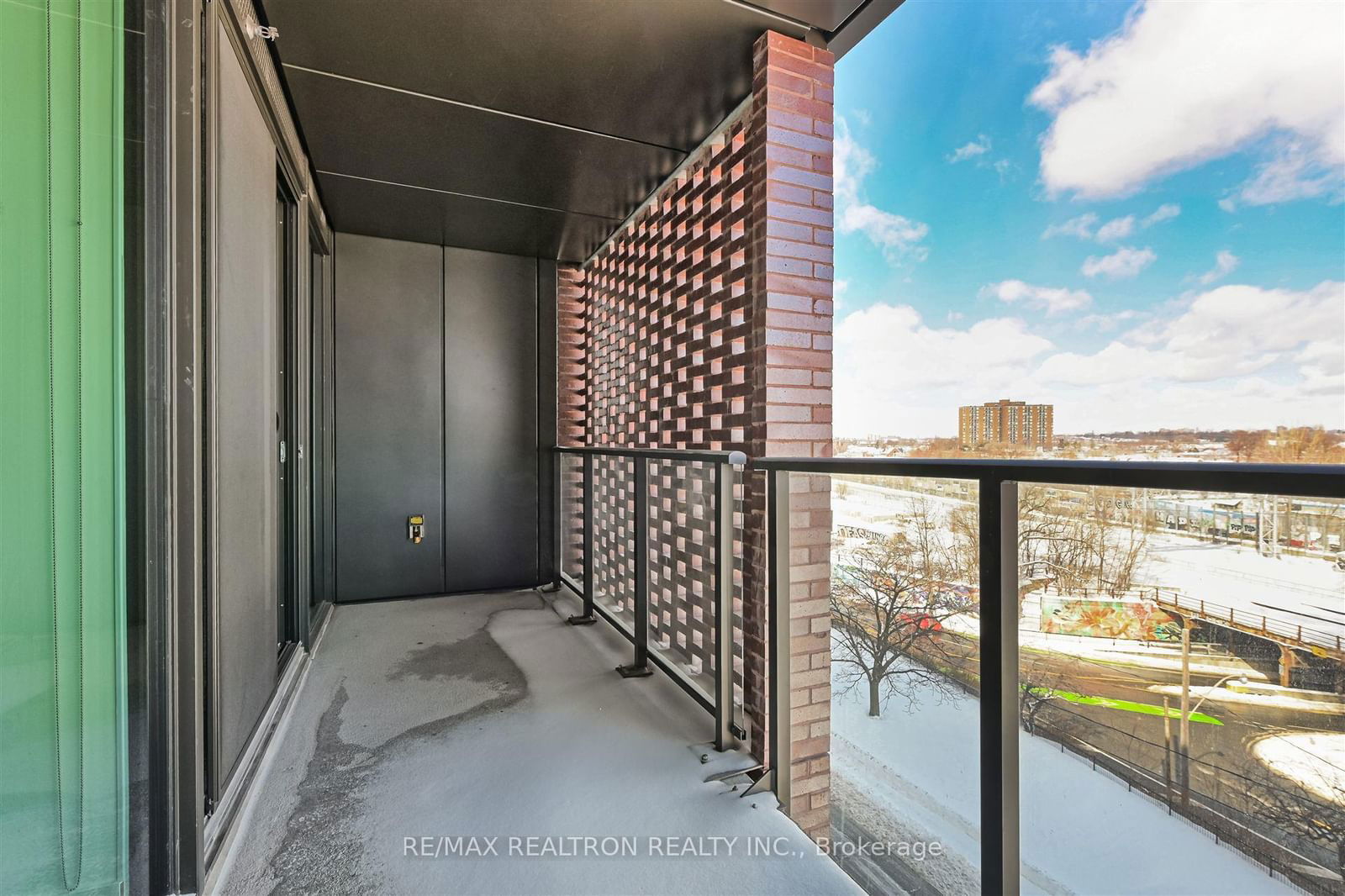 2625 Dundas St W, unit 611 for rent