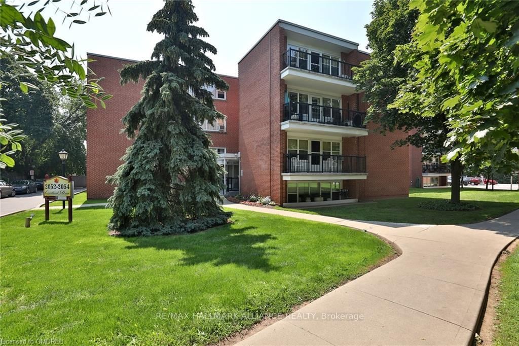 2054 Courtland Dr, unit 102 for sale