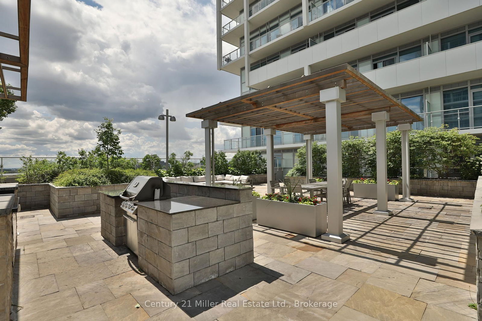 65 Speers Rd W, unit 215 for rent