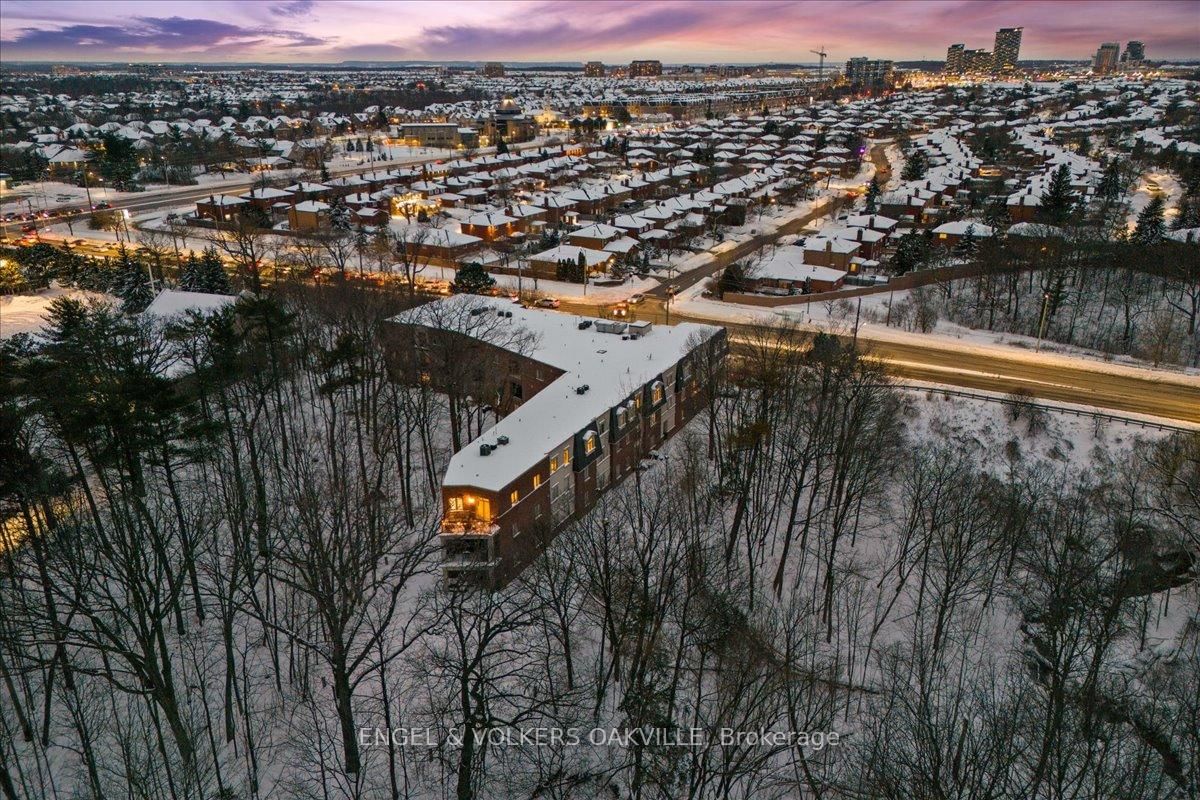 North Morrison House, Oakville, Toronto