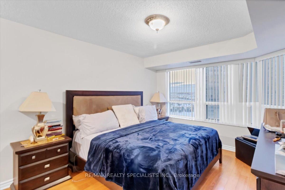 25 Kingsbridge Garden Circ, unit 1720 for rent