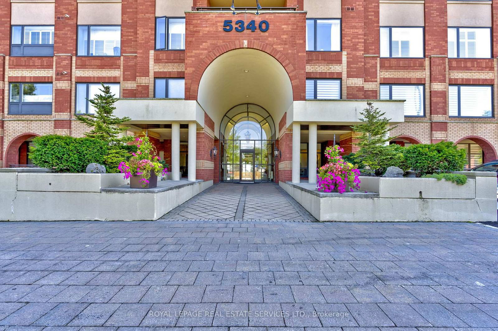 5340 Lakeshore Rd, unit 406 for rent