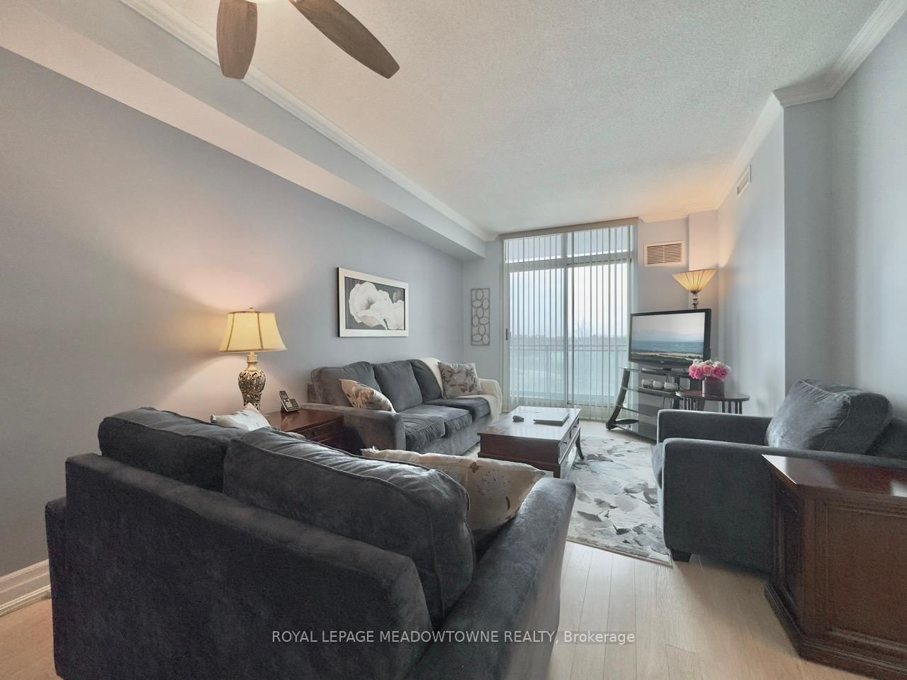 100 John St, unit 403 for sale