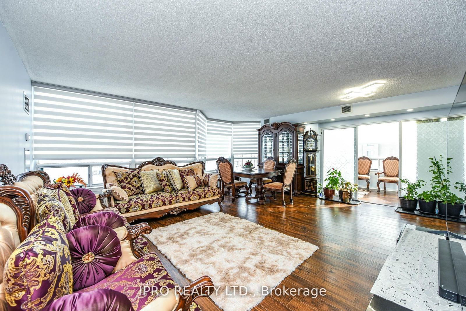 135 Hillcrest Ave, unit 1903 for sale