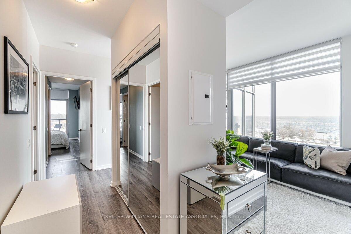 103 The Queensway Ave, unit 904 for rent