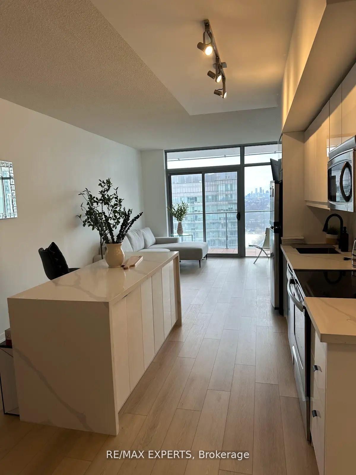 103 The Queensway Ave, unit 2703 for rent