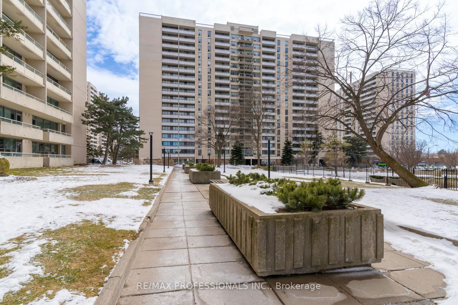 360 Ridelle Ave, unit 2107 for sale