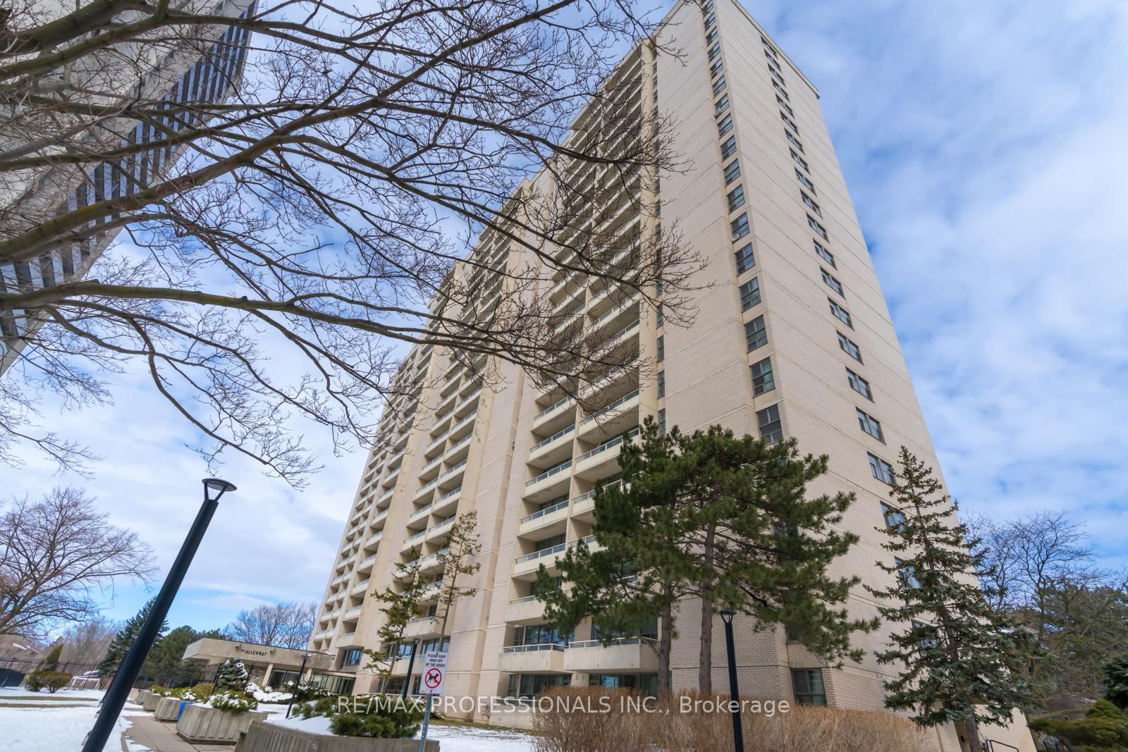 360 Ridelle Ave, unit 2107 for sale