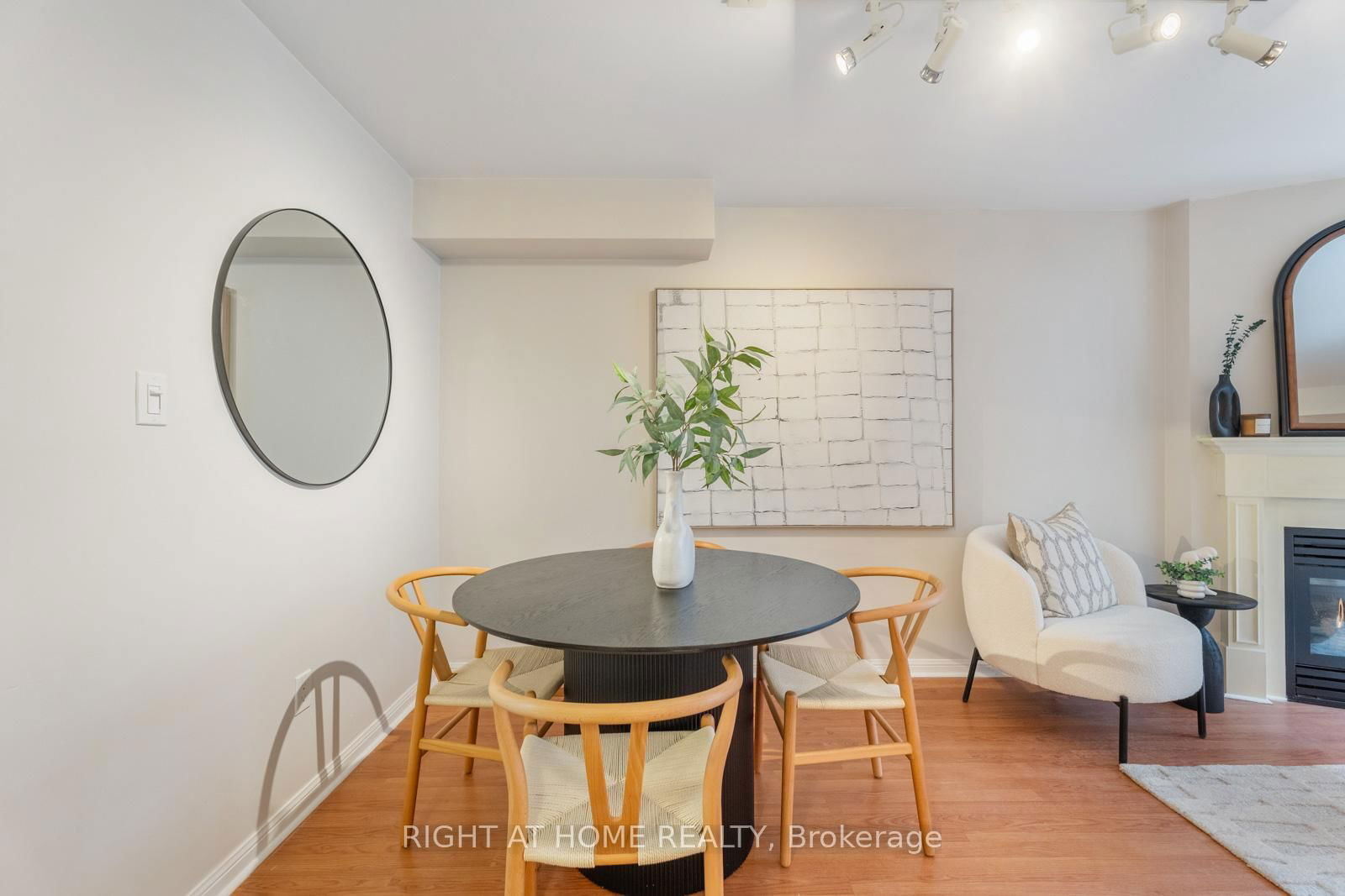 26 Laidlaw St, unit 1533 for sale