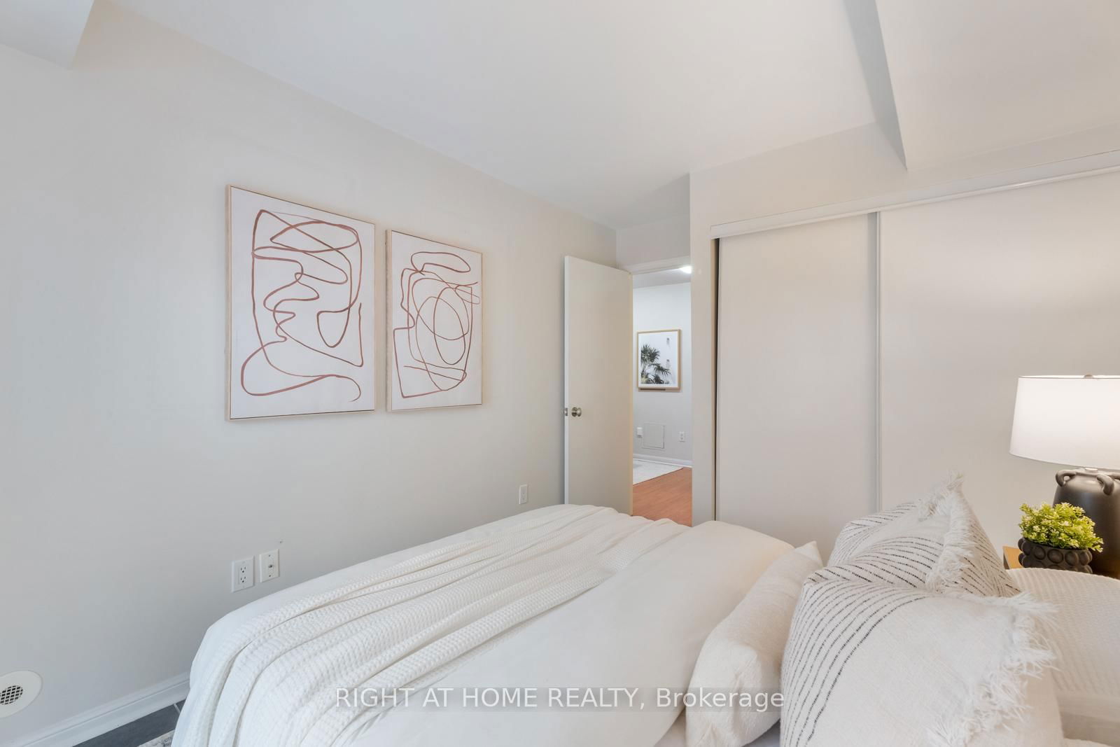 26 Laidlaw St, unit 1533 for sale