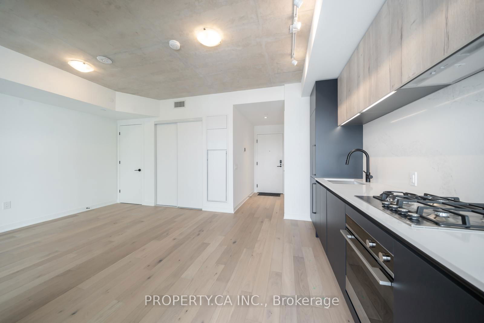 2625 Dundas St W, unit 407 for rent