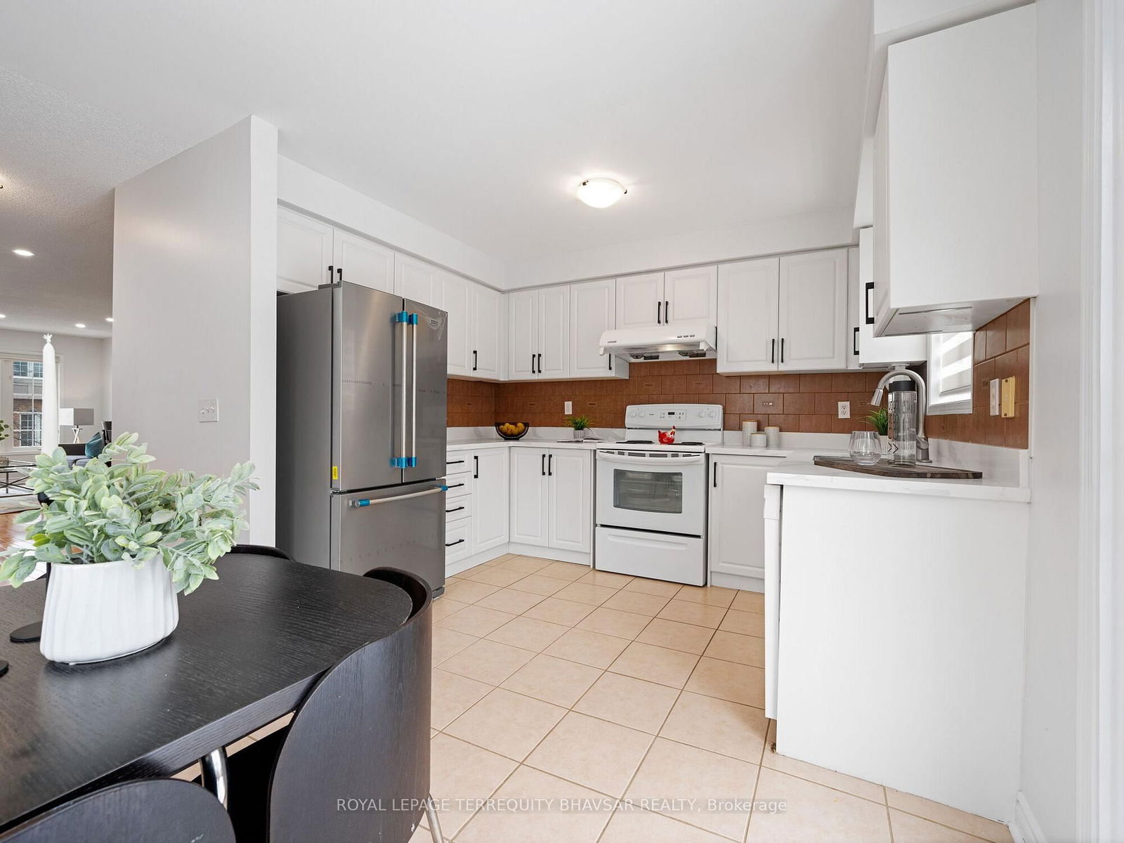 5030 Heatherleigh Ave, unit 201 for sale